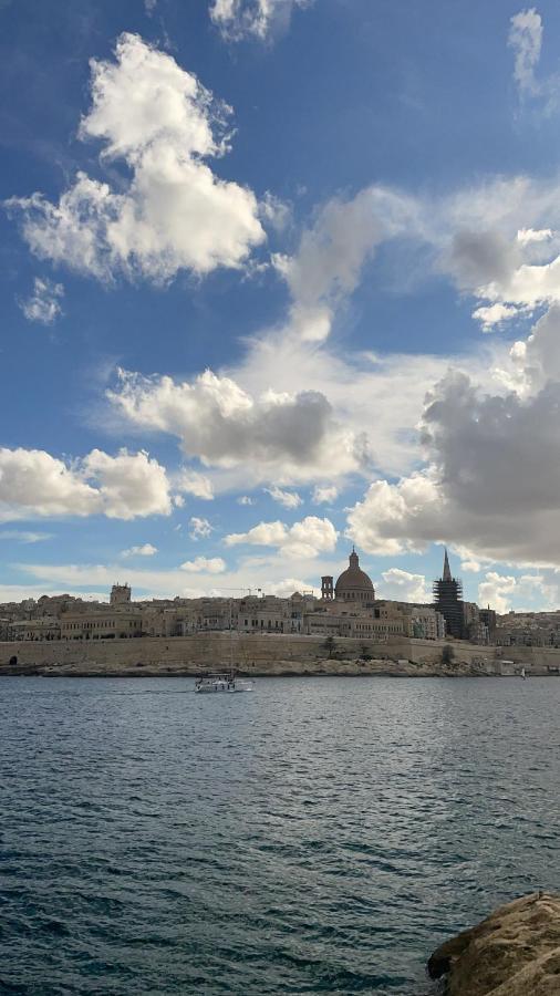 Spacious Seaview Sliema Apt, Steps From Valletta Ferry Zewnętrze zdjęcie