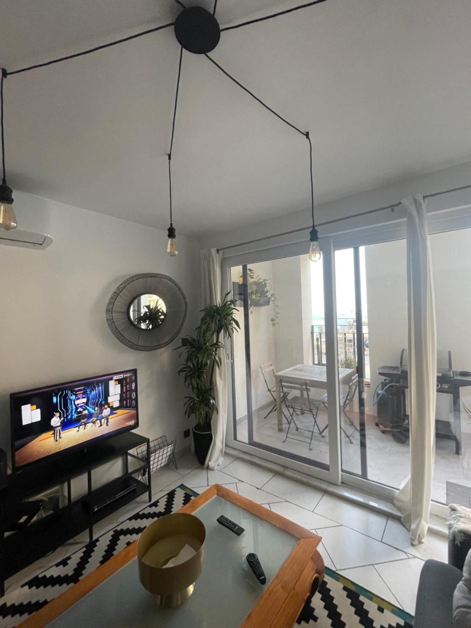 Spacious Seaview Sliema Apt, Steps From Valletta Ferry Zewnętrze zdjęcie