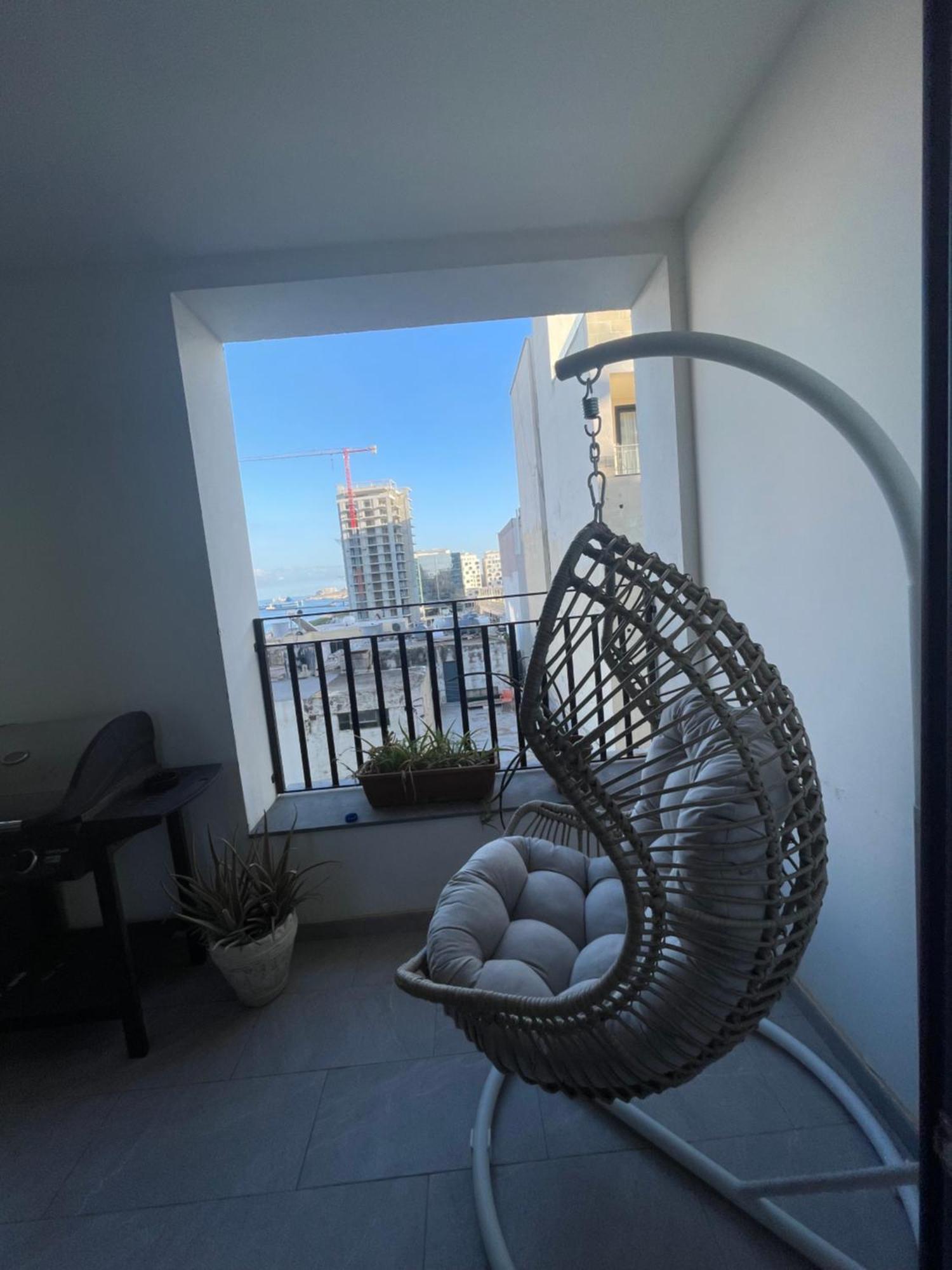 Spacious Seaview Sliema Apt, Steps From Valletta Ferry Zewnętrze zdjęcie