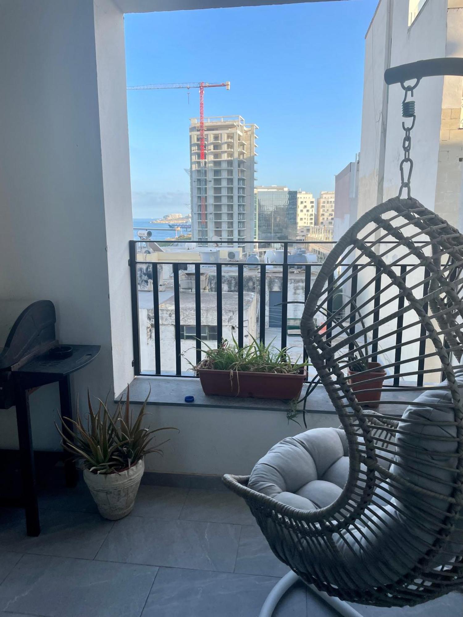 Spacious Seaview Sliema Apt, Steps From Valletta Ferry Zewnętrze zdjęcie