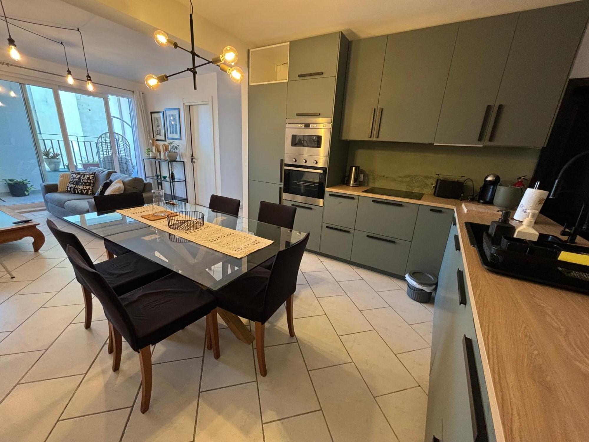 Spacious Seaview Sliema Apt, Steps From Valletta Ferry Zewnętrze zdjęcie