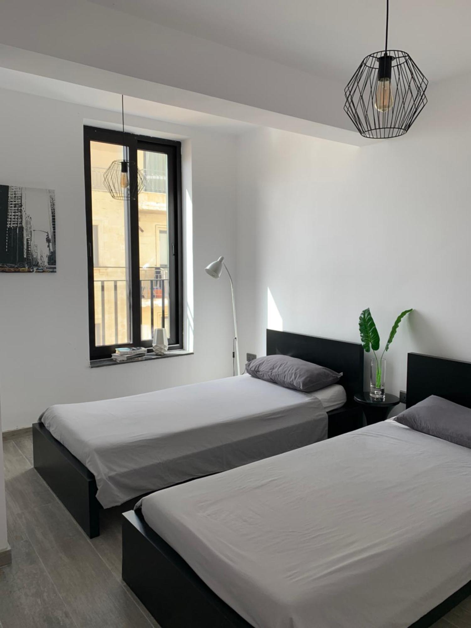 Spacious Seaview Sliema Apt, Steps From Valletta Ferry Zewnętrze zdjęcie