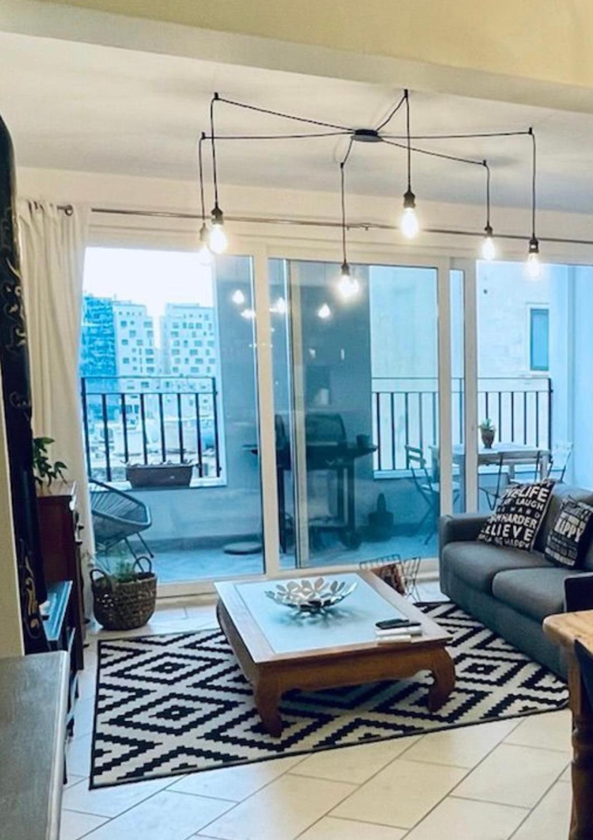 Spacious Seaview Sliema Apt, Steps From Valletta Ferry Zewnętrze zdjęcie