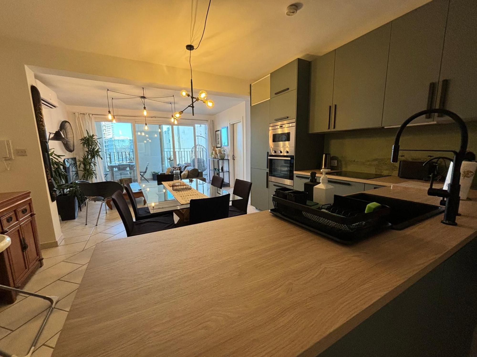 Spacious Seaview Sliema Apt, Steps From Valletta Ferry Zewnętrze zdjęcie