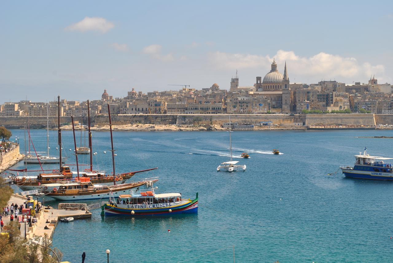 Spacious Seaview Sliema Apt, Steps From Valletta Ferry Zewnętrze zdjęcie