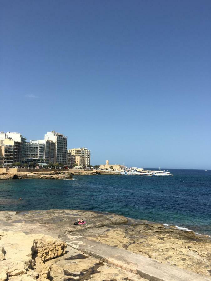 Spacious Seaview Sliema Apt, Steps From Valletta Ferry Zewnętrze zdjęcie